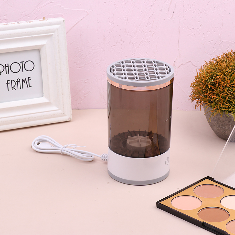 Limpiador eléctrico de brochas de maquillaje — Blanco