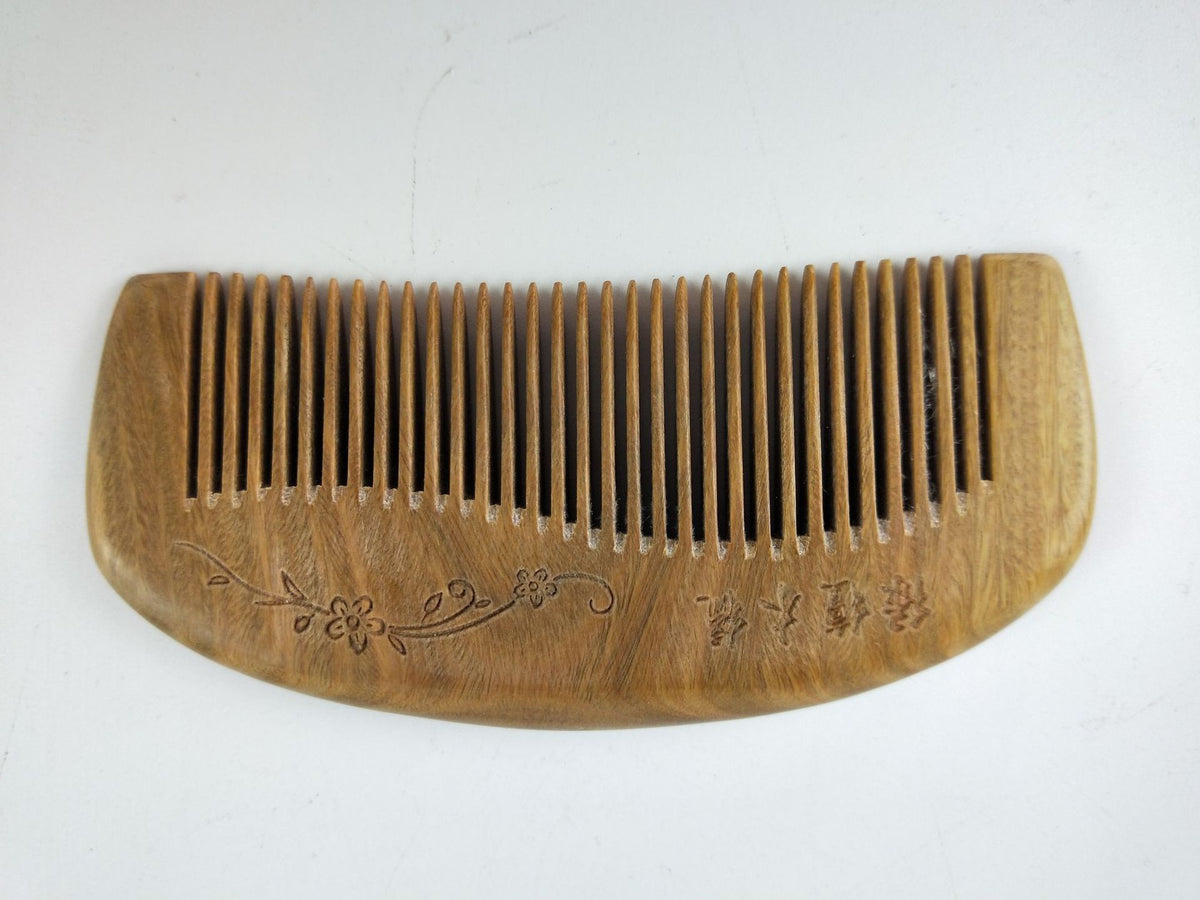 Peine de madera de dientes finos y anchos